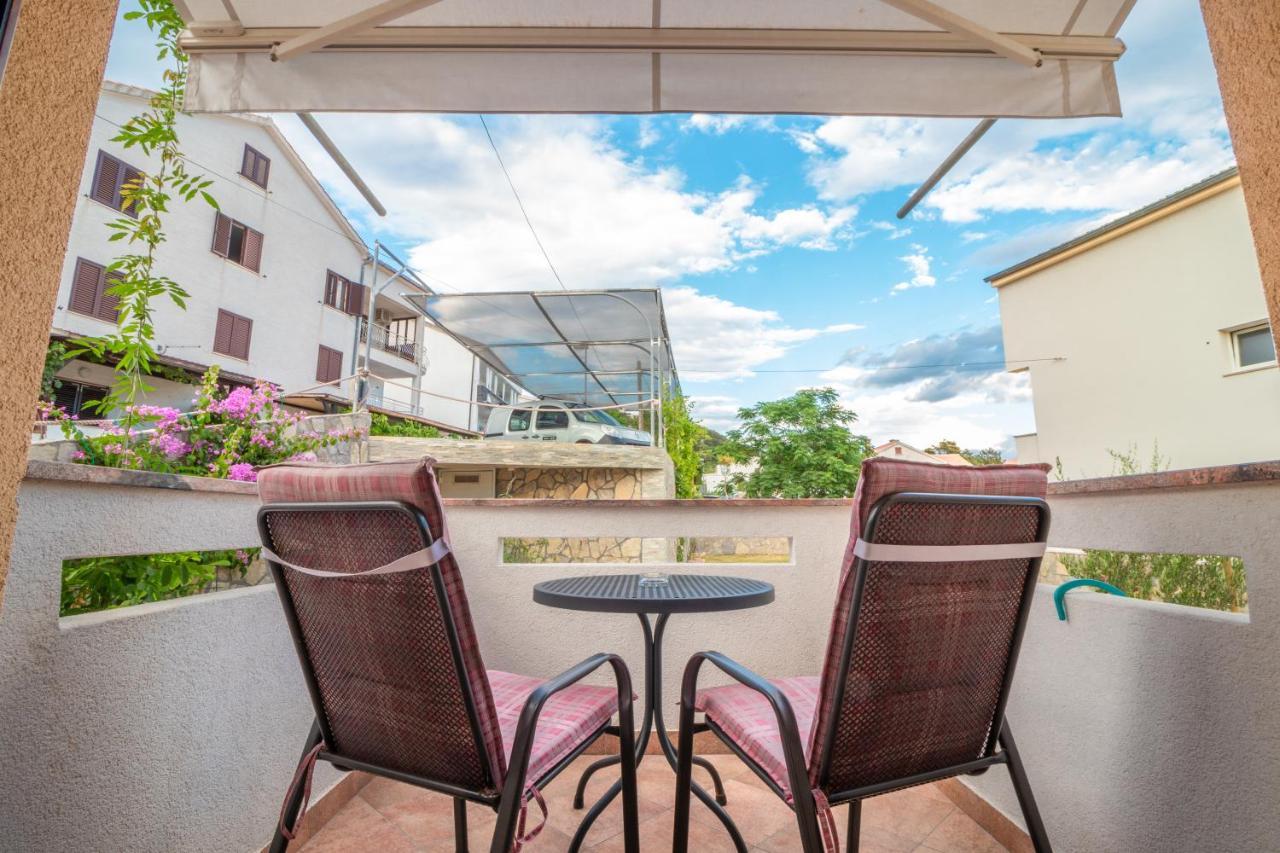 Apartments Dujmovic With Terrace Башка Екстер'єр фото
