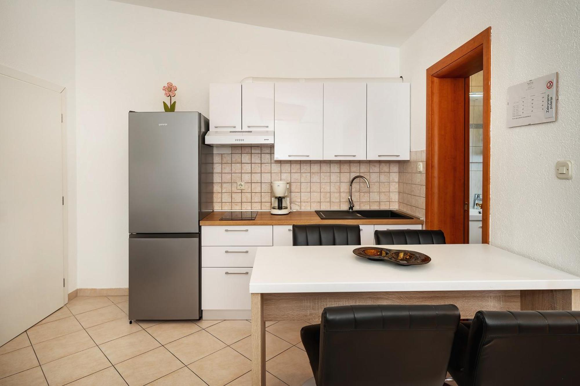 Apartments Dujmovic With Terrace Башка Екстер'єр фото