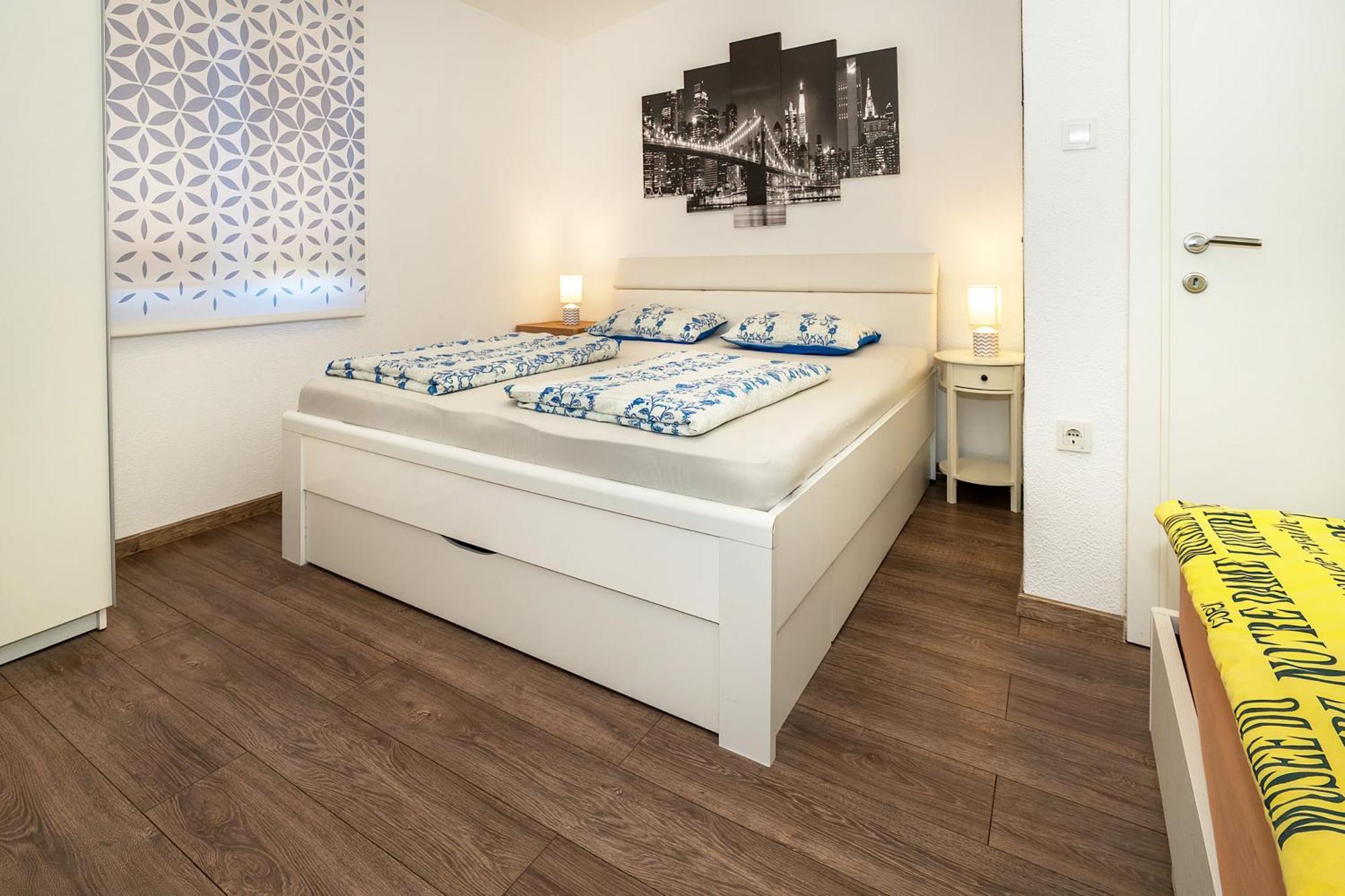 Apartments Dujmovic With Terrace Башка Екстер'єр фото
